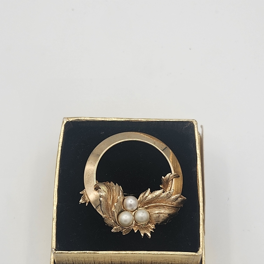Vintage Sarah Coventry " Endearing " Brooch